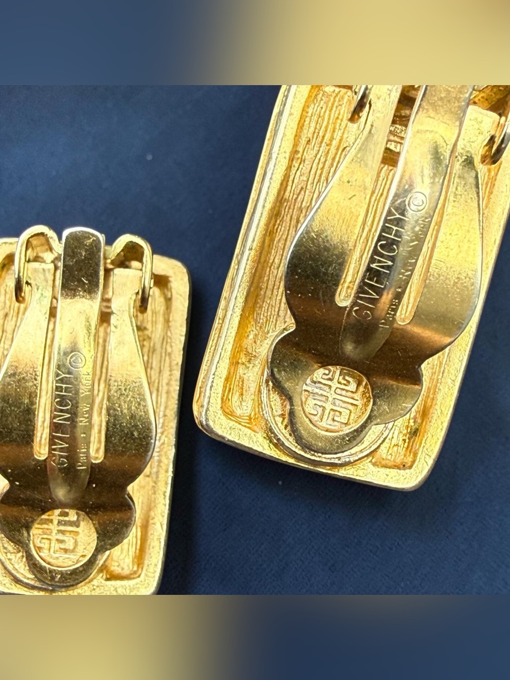 Vintage Givenchy Blue Prism Couture Gold Tone Clip Earrings Etched Herringbone - Picture 5 of 7